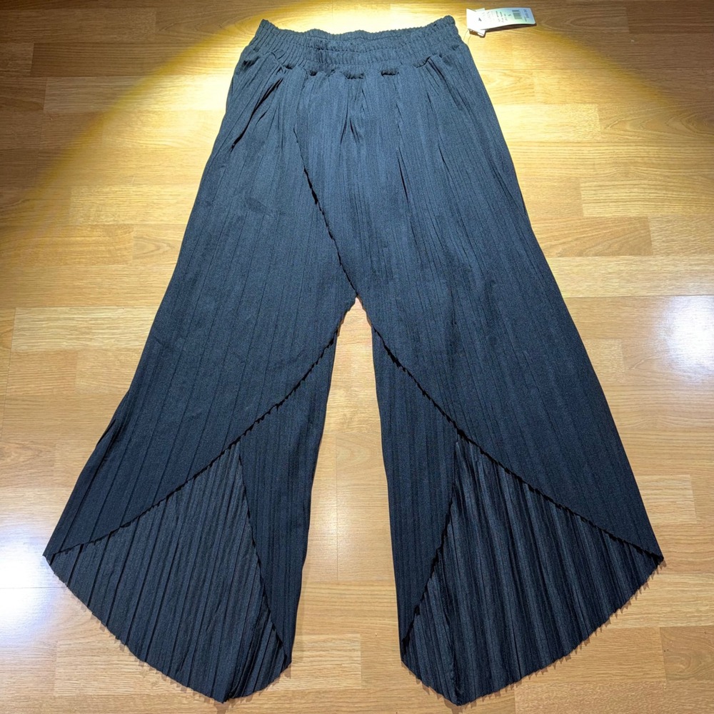 Women's Black Pleated Wide Leg Tulip Wrap Pants size Small NWT